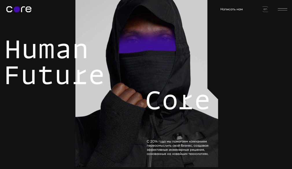 Сайт в монохромных тонах с синими акцентами.